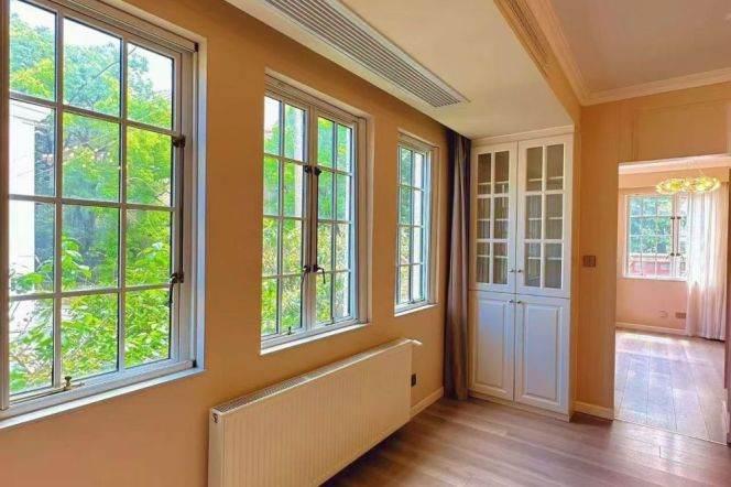 Spacious 3BR Apartment in Xujiahui (L10/L11)
