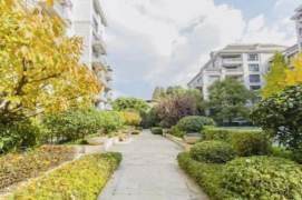 Spacious High-Ceiling 3BR Apartment in Old Xuhui with Green View