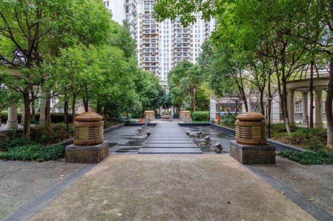 High-Floor 3BR Apartment near Zhongshan Park (L2/L3/L4)