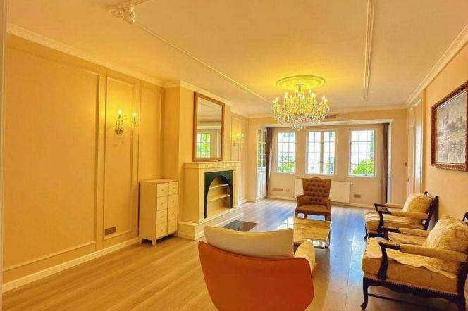 Spacious 3BR Apartment in Xujiahui (L10/L11)