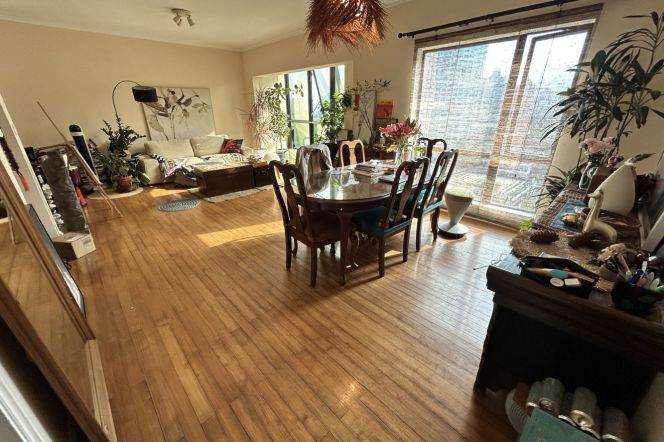 3BR Apartment near Jiangsu Rd Metro with Outstanding View
