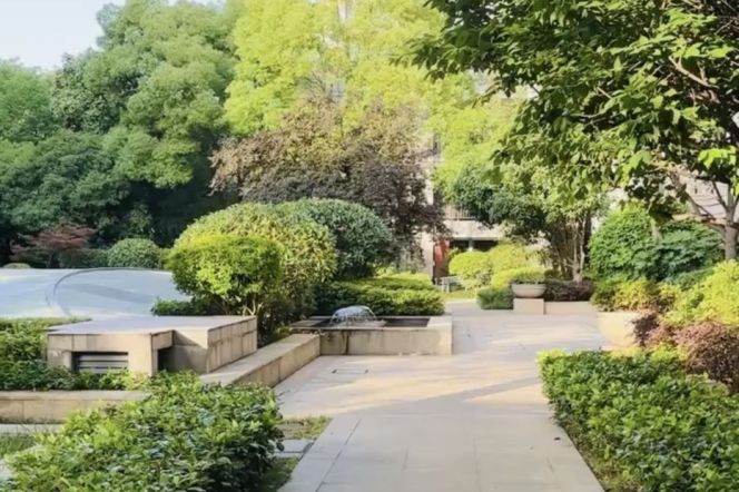 Spacious High-Ceiling 3BR Apartment in Old Xuhui with Green View