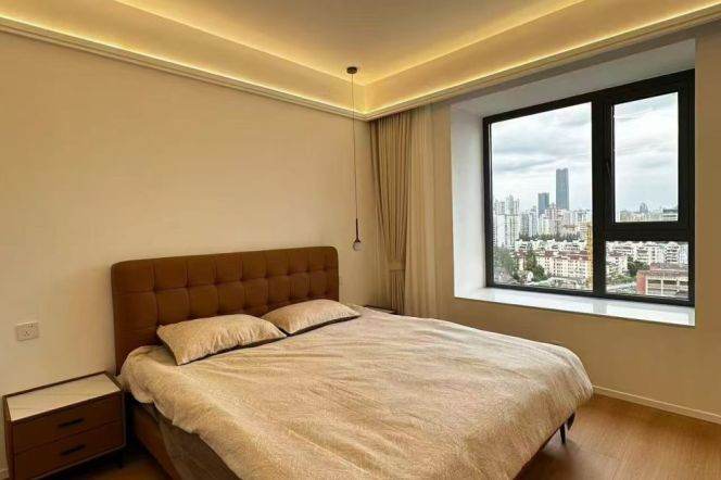 High-Floor 3BR Apartment near Zhongshan Park (L2/L3/L4)