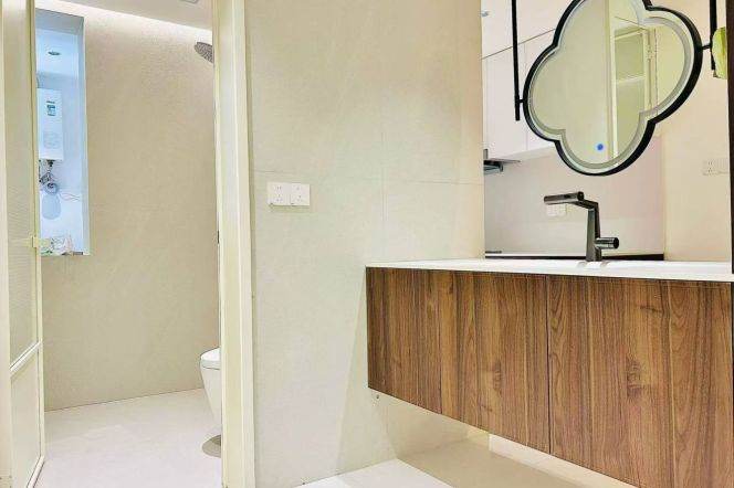 Spacious 2BR Apartment near Zhenping Rd Metro with Green View (L3/L4/L7)
