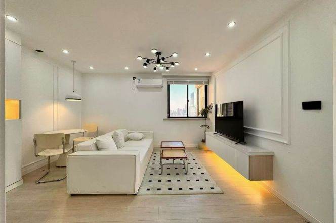 2BR Apartment near Changping Rd Metro (L7)
