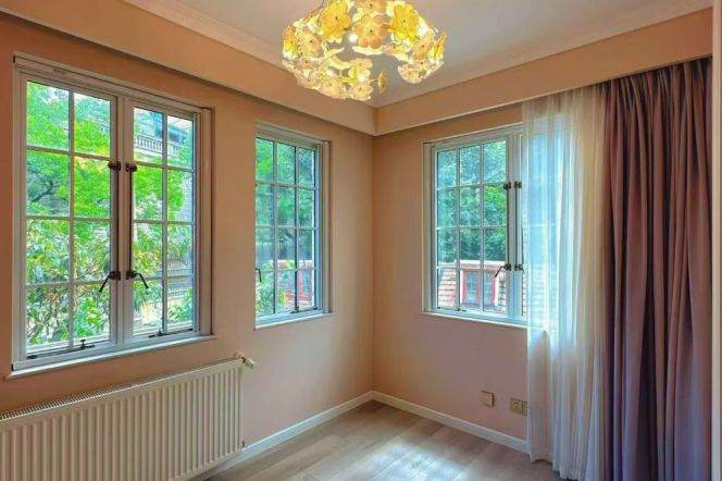 Spacious 3BR Apartment in Xujiahui (L10/L11)