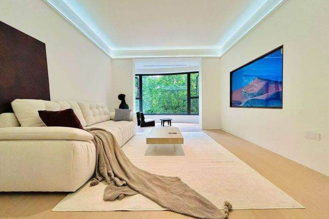 Spacious 2BR Apartment near Zhenping Rd Metro with Green View (L3/L4/L7)