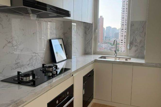 2BR Apartment in Jing'an (L13)
