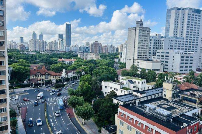 3BR Apartment near Jiangsu Rd Metro with Outstanding View