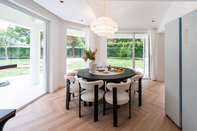 Spacious 5BR Villa with Private Garden