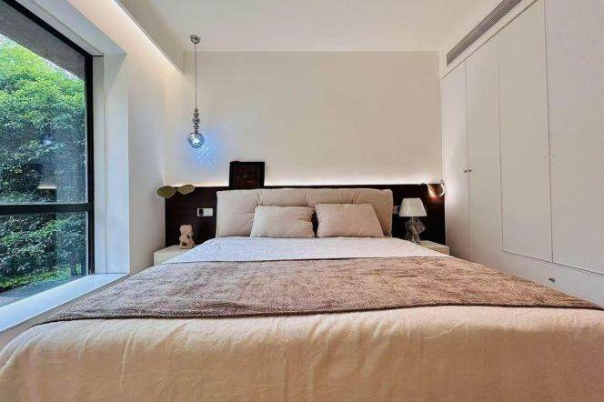 Spacious 2BR Apartment near Zhenping Rd Metro with Green View (L3/L4/L7)