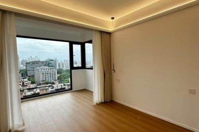 High-Floor 3BR Apartment near Zhongshan Park (L2/L3/L4)