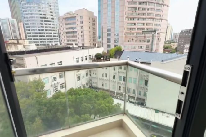 3BR Apartment near Jing'an Temple with Floor-to-Ceiling Windows
