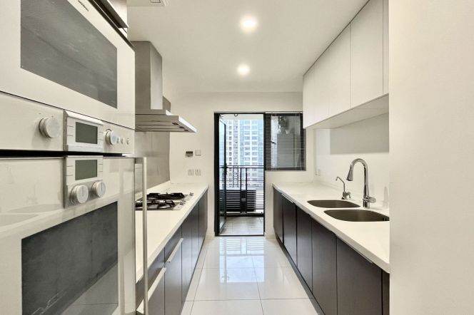 High-Floor Spacious 2BR Apartment near Xintiandi Metro (L10/L13)