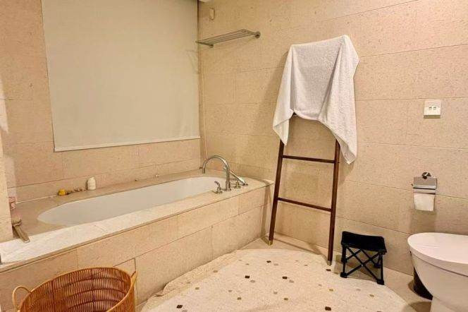 Spacious 3BR Apartment in Old Xuhui (L10/L11)