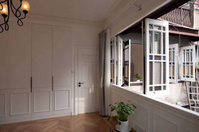 High-Ceiling 2BR Heritage Apartment near South Huangpi Road Metro (L1/L14)