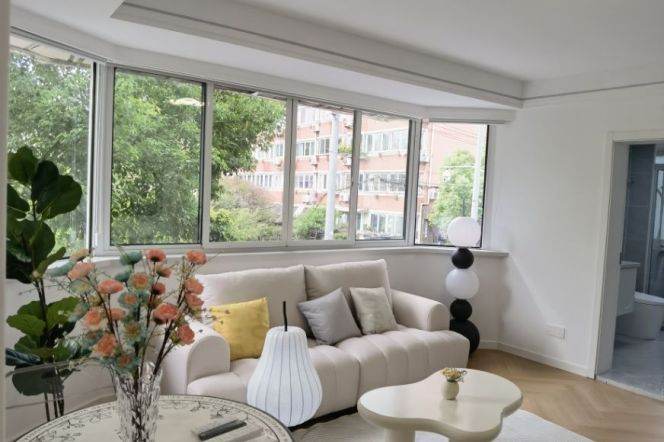 Spacious Studio Apartment near Zhongshan Park with Green View (L2/L11)