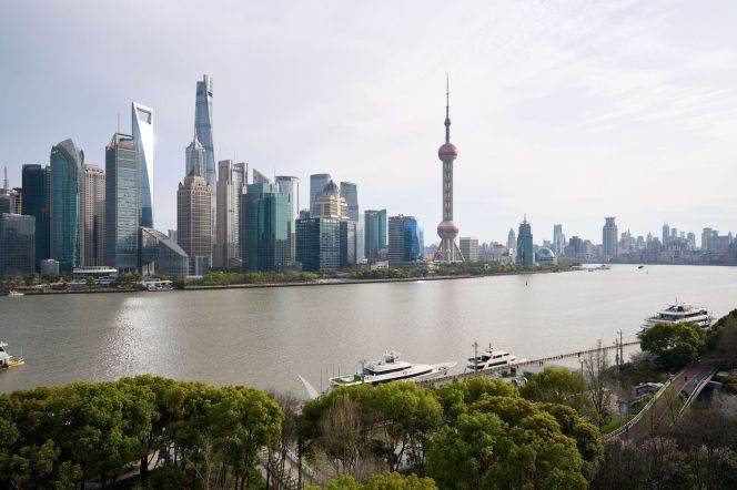 Spacious 4BR Apartment in North Bund with Terrace (L12)