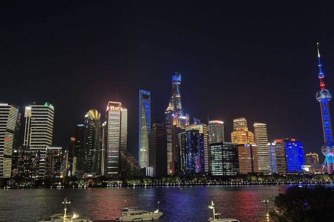 Spacious 4BR Apartment in North Bund with Terrace (L12)