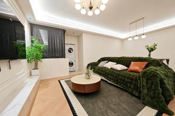Spacious 2BR Apartment near Hongqiao Rd Metro (L3/L4/L10)