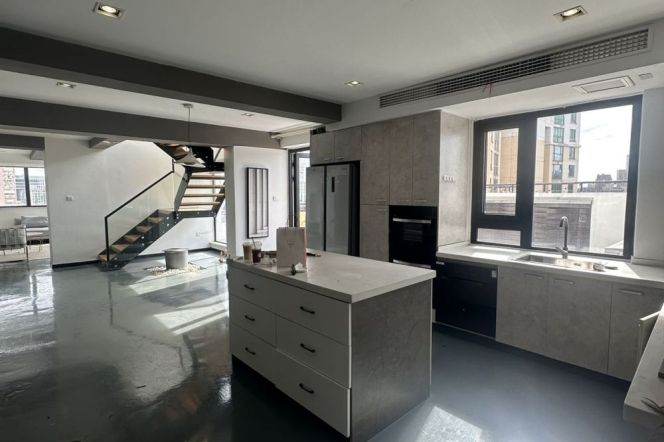 High-Floor 4BR Apartment in Laoximen (L8/L9)