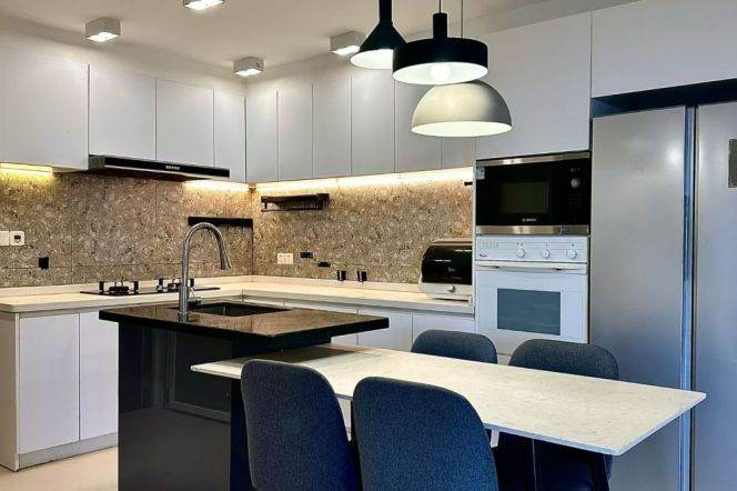 Spacious 3BR Apartment in Old Xuhui (L10/L11)
