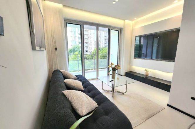 Spacious 2BR Apartment near Shangcheng Rd Metro with Floor-to-Ceiling Windows (L2/L9)