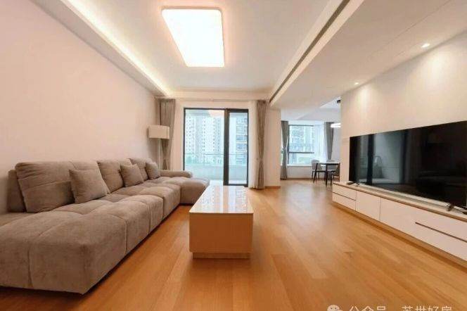 Spacious 2BR Apartment in Gubei
