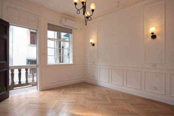 High-Ceiling 2BR Heritage Apartment near South Huangpi Road Metro (L1/L14)