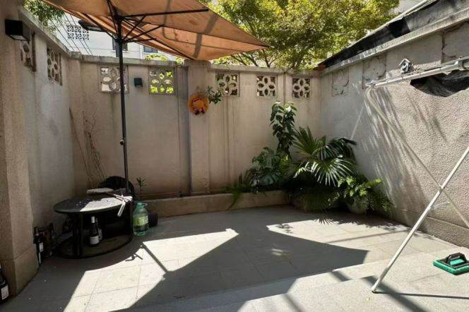 1BR Apartment in Gubei with Terrace