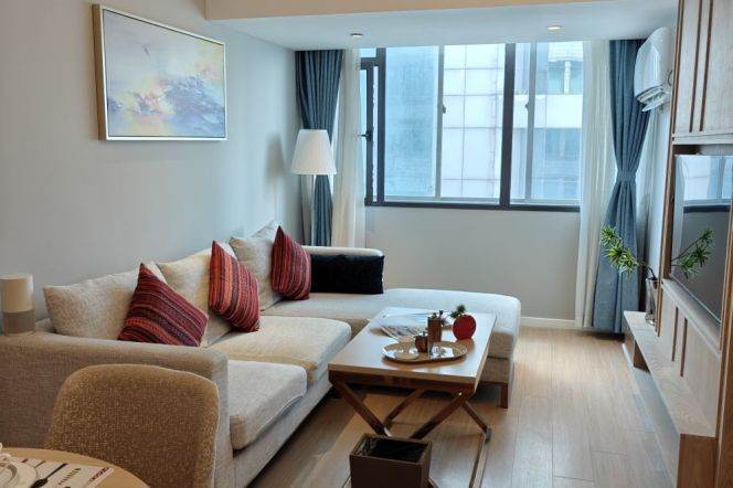 High-Floor 1BR Serviced Apartment near Jiangsu Rd Metro
