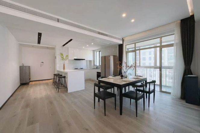 High-Floor Spacious 3BR Apartment near Zhongshan Park (L2/L3/L4)