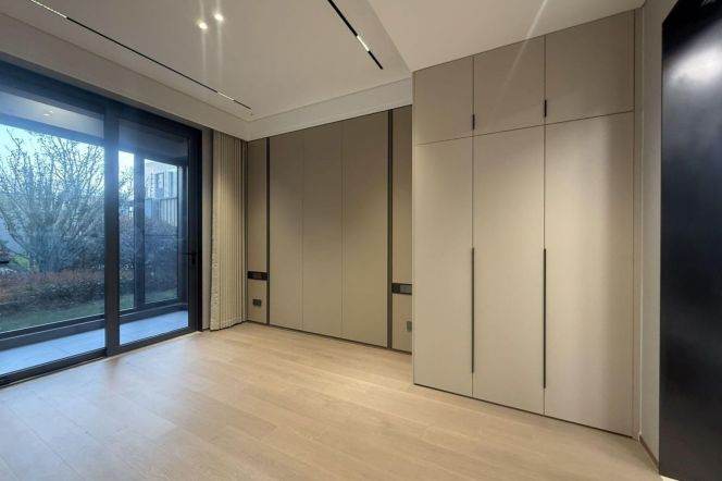 3BR Apartment near Oriental Sports Center Metro with Floor-to-Ceiling Windows
