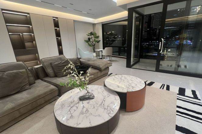 Spacious 4BR Apartment in North Bund with Terrace (L12)