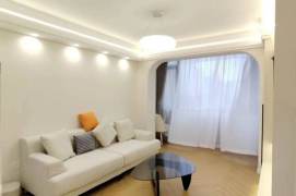 1BR Apartment in Gubei (L10)