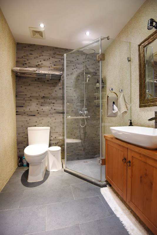 Housing image — Bathroom