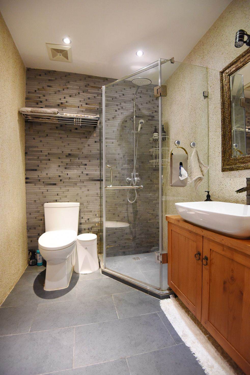 Housing image — Bathroom