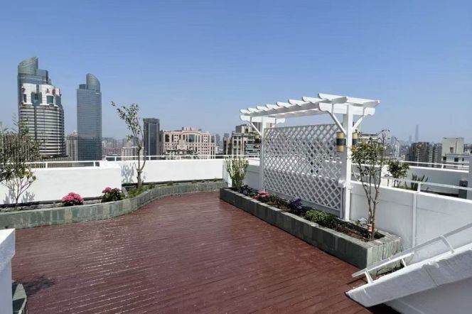 High-Floor 3BR Apartment in Xujiahui