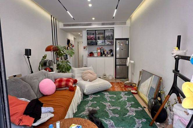 1BR Apartment in Gubei with Terrace