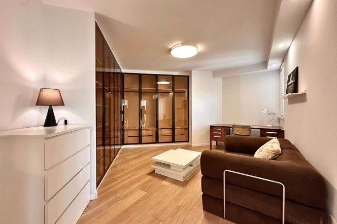 Spacious 3BR Apartment in Old Xuhui (L10/L11)