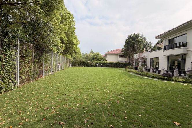 Spacious 5BR Villa at Shanghai Yintao Golf Club with Terrace
