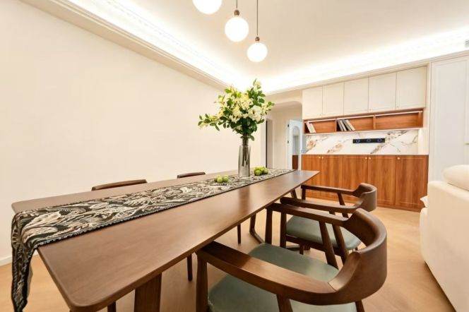 Spacious 2BR Apartment near Hongqiao Rd Metro (L3/L4/L10)