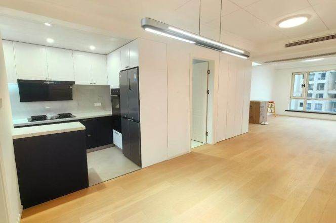 High-Floor 3BR Apartment in Laoximen (L8/L10/L14)