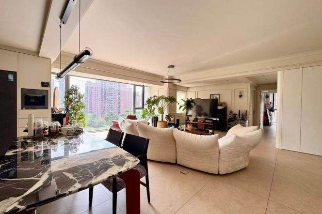 4BR Apartment in Gubei (L15)