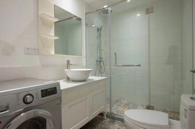 High-Ceiling 2BR Heritage Apartment near South Huangpi Road Metro (L1/L14)