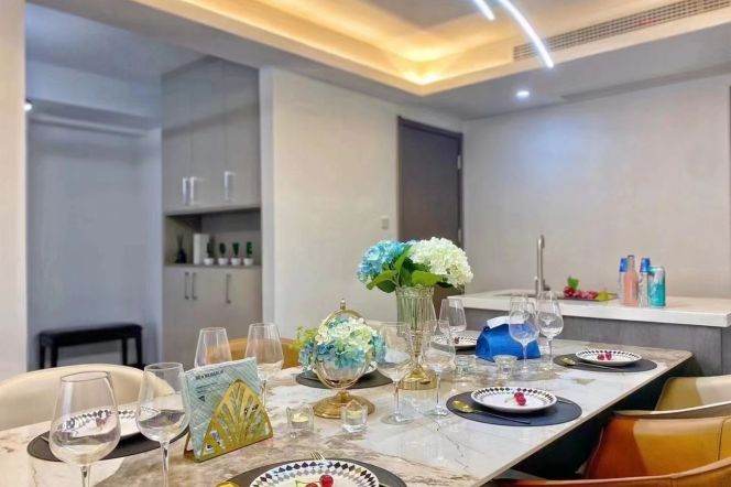 4BR Apartment near People's Square (L1/L2/L8)