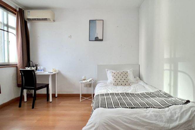 4BR Shared Apartment in Jing'an (L7)