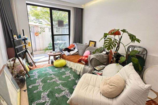 1BR Apartment in Gubei with Terrace