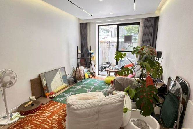 1BR Apartment in Gubei with Terrace