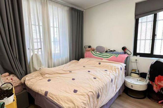 1BR Apartment in Gubei with Terrace